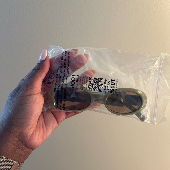 Chic Pistachio Oval Le Specs Sunglasses main image 6